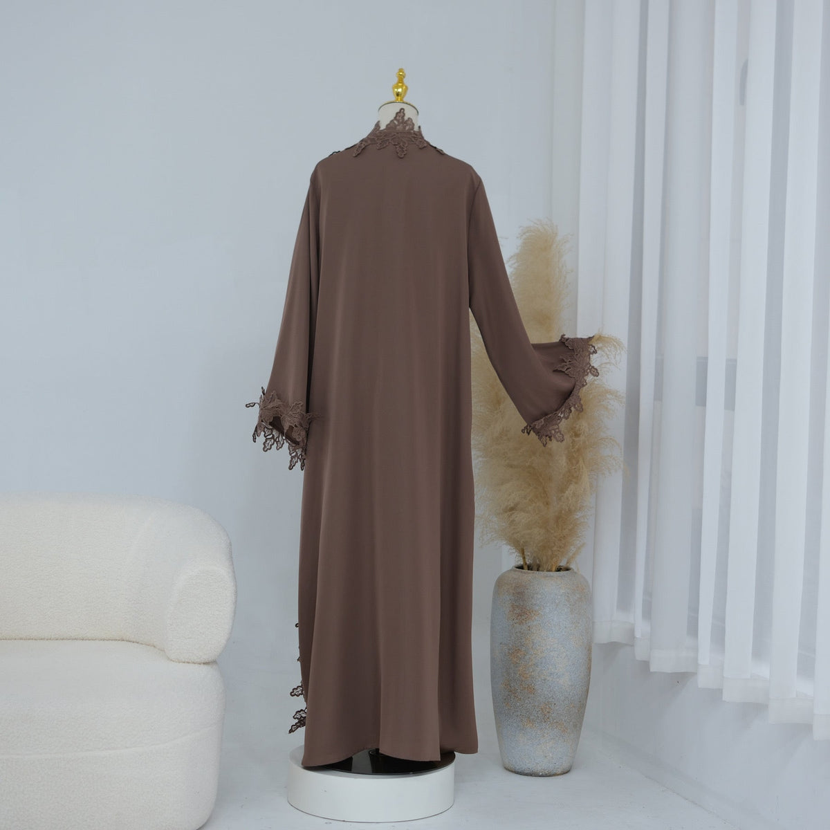 Kimono mit Spitzebesatz